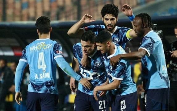 بيراميدز فى صدارة الدوري
