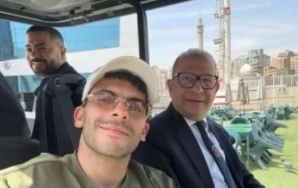 زيزو برفقة محاميه