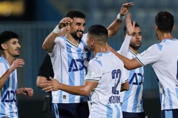 بيراميدز و اوكلاند سيتي